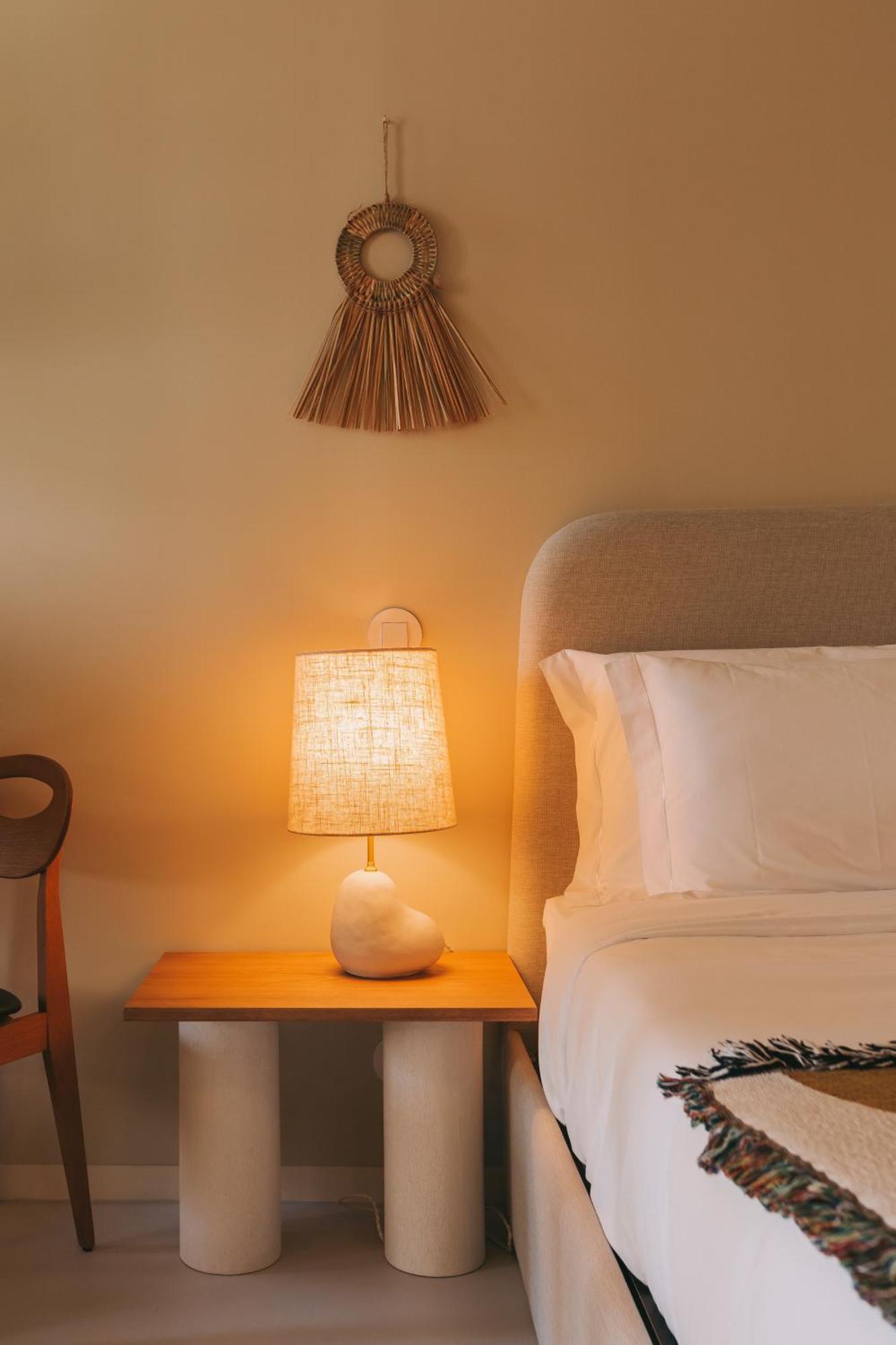 Village Aparthotel By Boa Porto Phòng bức ảnh A table lamp
